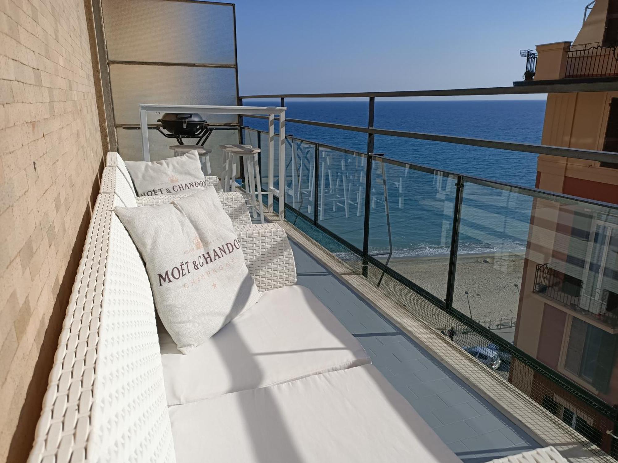 Casa Di Noemi - Seafront With Parking Apartment Savona Exterior foto