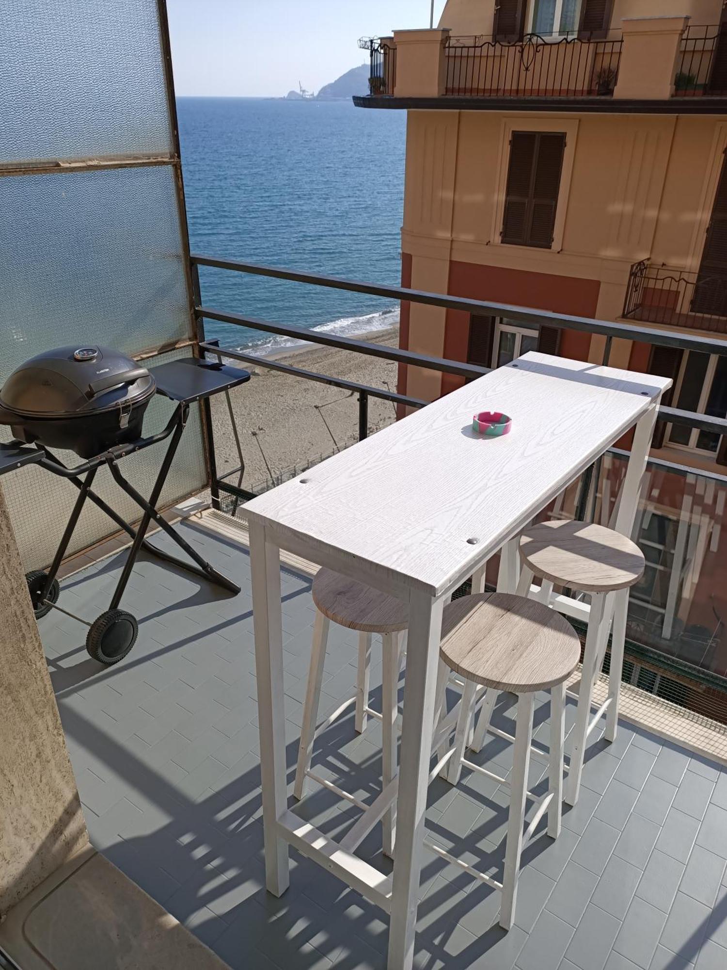 Casa Di Noemi - Seafront With Parking Apartment Savona Exterior foto