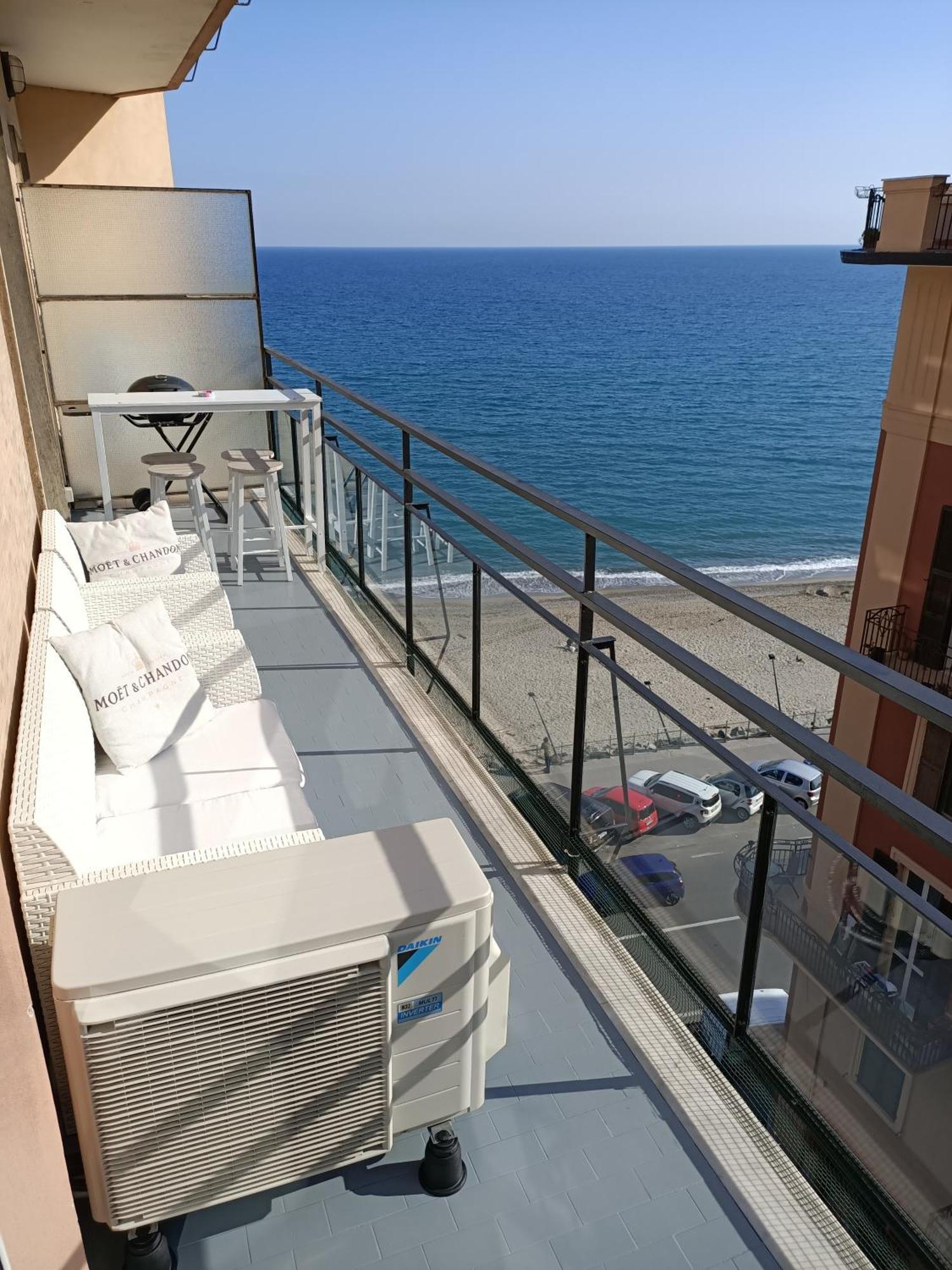 Casa Di Noemi - Seafront With Parking Apartment Savona Exterior foto